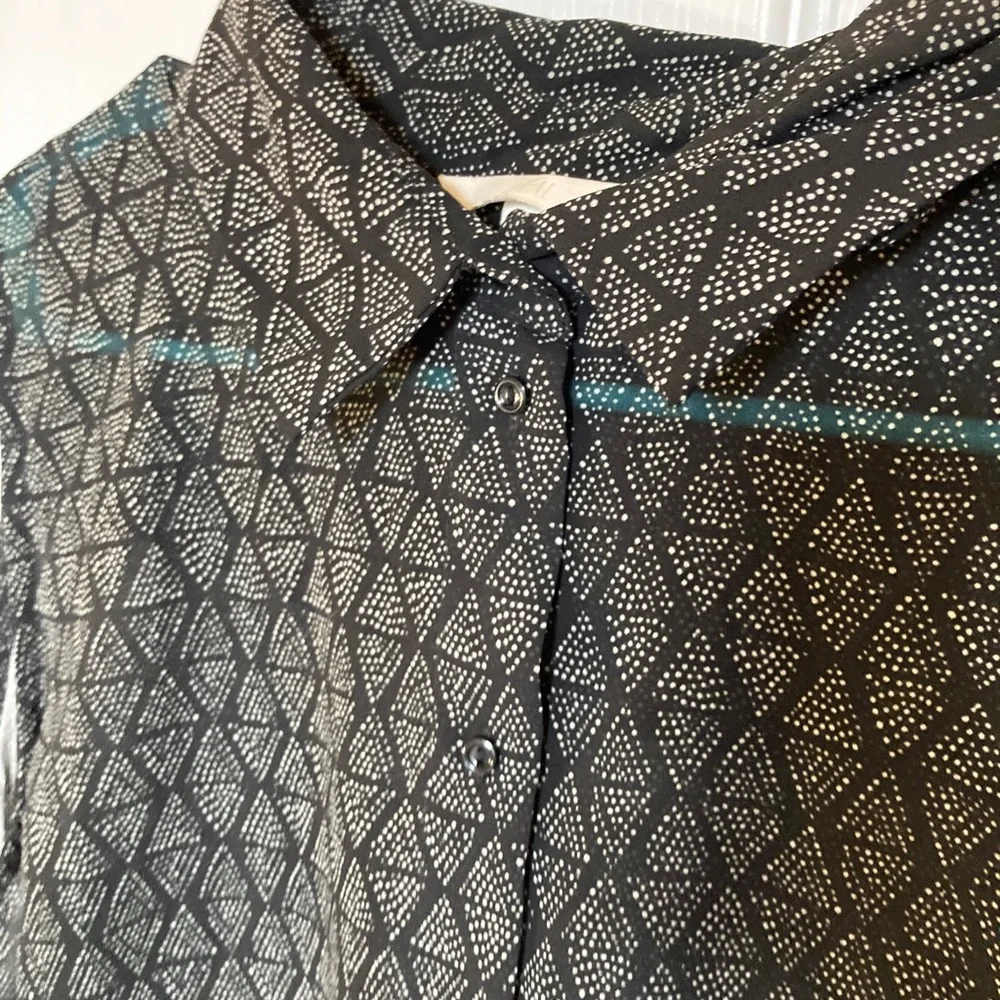 Button up sheer tank - Picture 2 of 7
